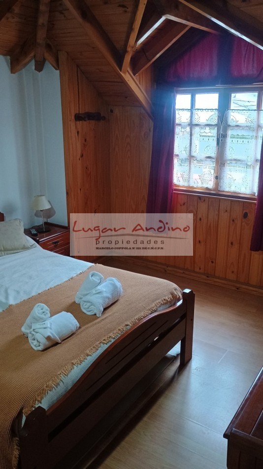 EXCELENTE DUPLEX en casco centrico a dos cuadras de Av. San Martin , sobre calle Perito Moreno. 