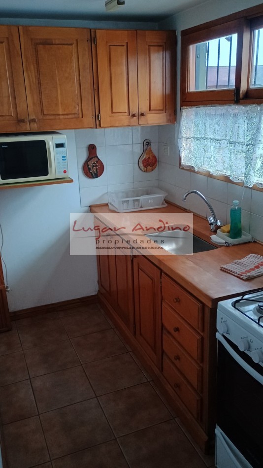 EXCELENTE DUPLEX en casco centrico a dos cuadras de Av. San Martin , sobre calle Perito Moreno. 