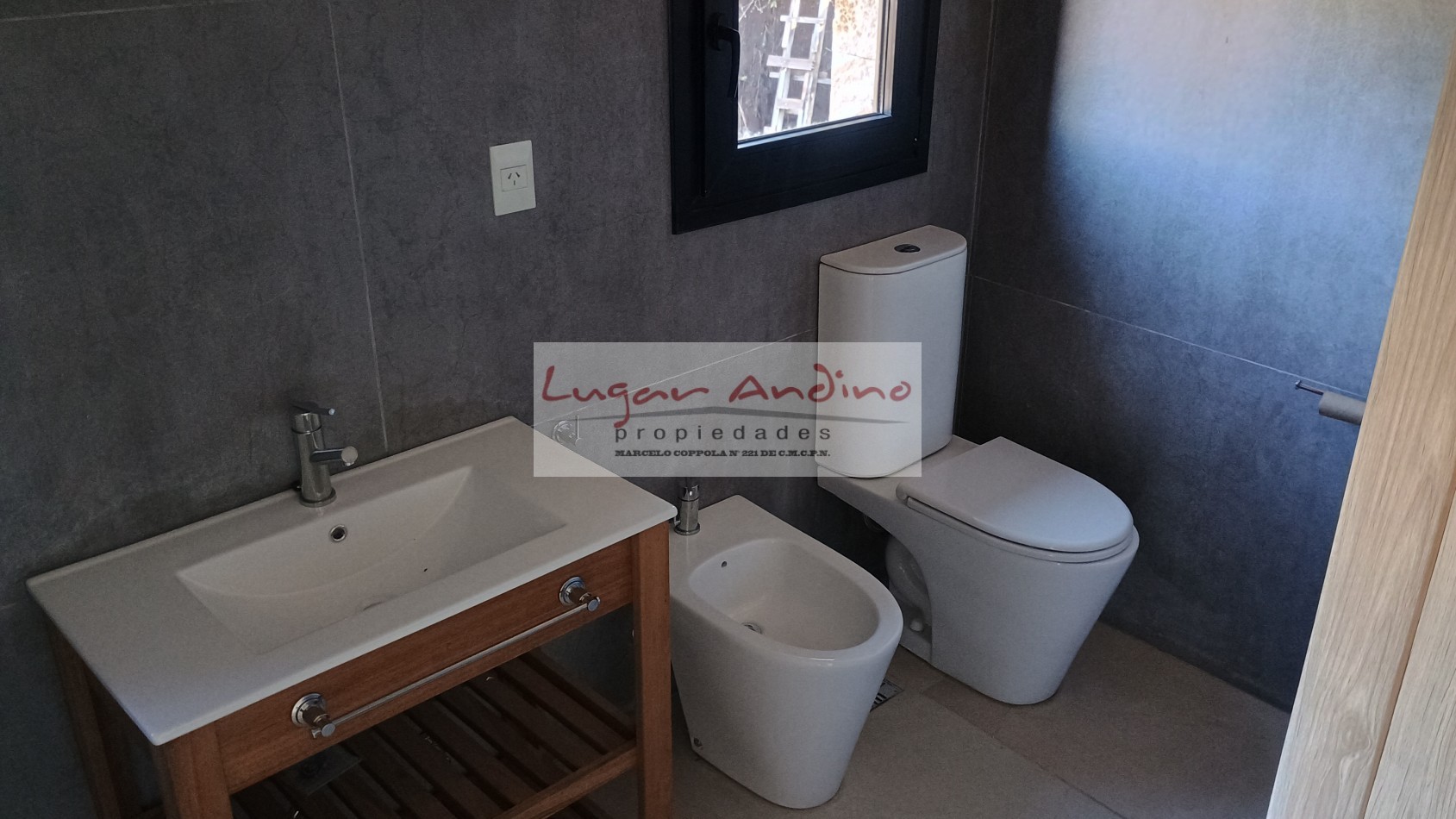 EXCELENTE PROPIEDAD EN ESTANCIA LOS ÑIRES! DEPTO. 3 DORM, 2 BAÑOS A ESTRENAR. IMPONENTES VISTAS!.