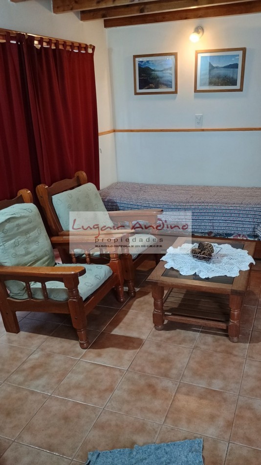 EXCELENTE DUPLEX en casco centrico a dos cuadras de Av. San Martin , sobre calle Perito Moreno. 