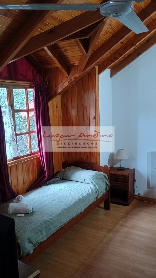 EXCELENTE DUPLEX en casco centrico a dos cuadras de Av. San Martin , sobre calle Perito Moreno. 