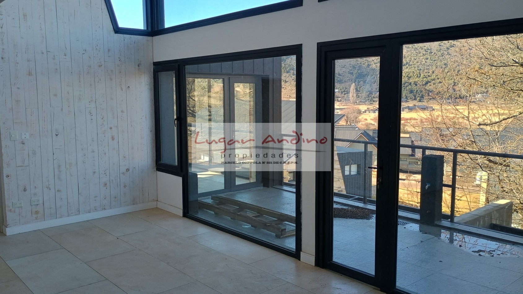 EXCELENTE PROPIEDAD EN ESTANCIA LOS ÑIRES! DEPTO. 3 DORM, 2 BAÑOS A ESTRENAR. IMPONENTES VISTAS!.